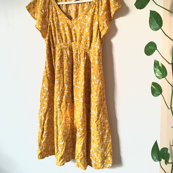 Yellow floral Old Navy Maternity dress - Picture 2 of 3